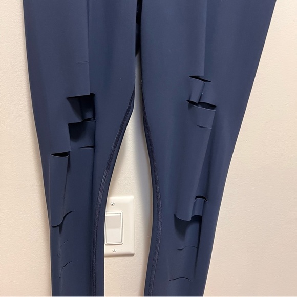 Alo Yoga Ripped Warrior Shredded Yoga Leggings Size Small - Picture 6 of 10